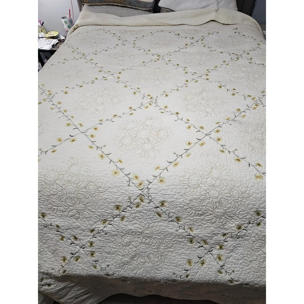 Donna Sharp Cracker Barrel King Quilt Cream Yellow Daisy Embroidered Floral